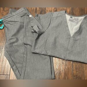 FIGS SCRUBS GREY GRAPHITE YOLA PANTS XXS & TOP XS REGULAR LENGTH